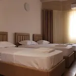 Maledhi Casa de hóspedes 4*