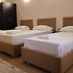 Pensión Maledhi 4*